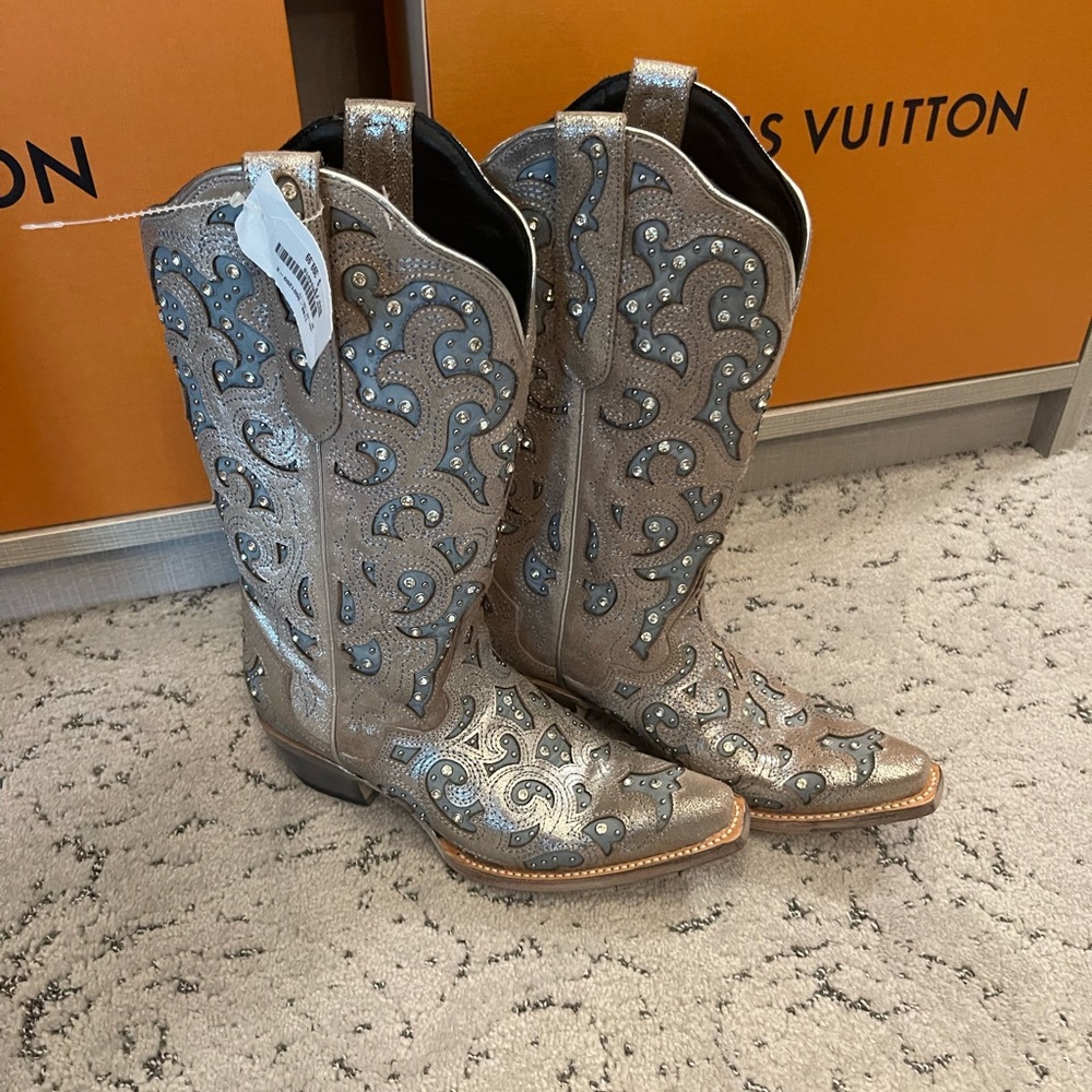 Brand new, with tags, and never worn. I got the wrong size